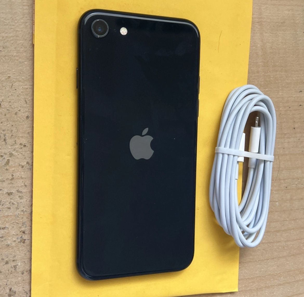 Apple iPhone SE 3rd Gen - Unlocked 