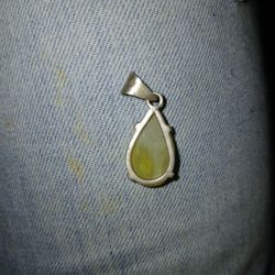 950, Prehnite Pendent 