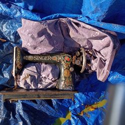 Singer 1930's Sewing Machine With Serial Starting Withg