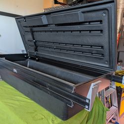 Truck bed Utility Box - Tonneau Mate