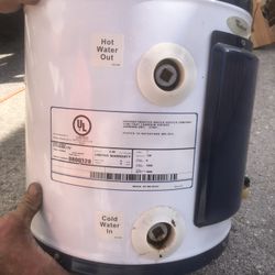 RV 6 Gallon Water Tank