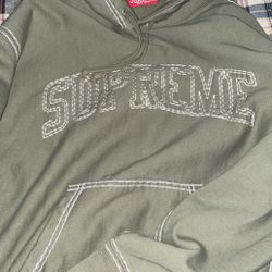 Supreme Sweatshirt’