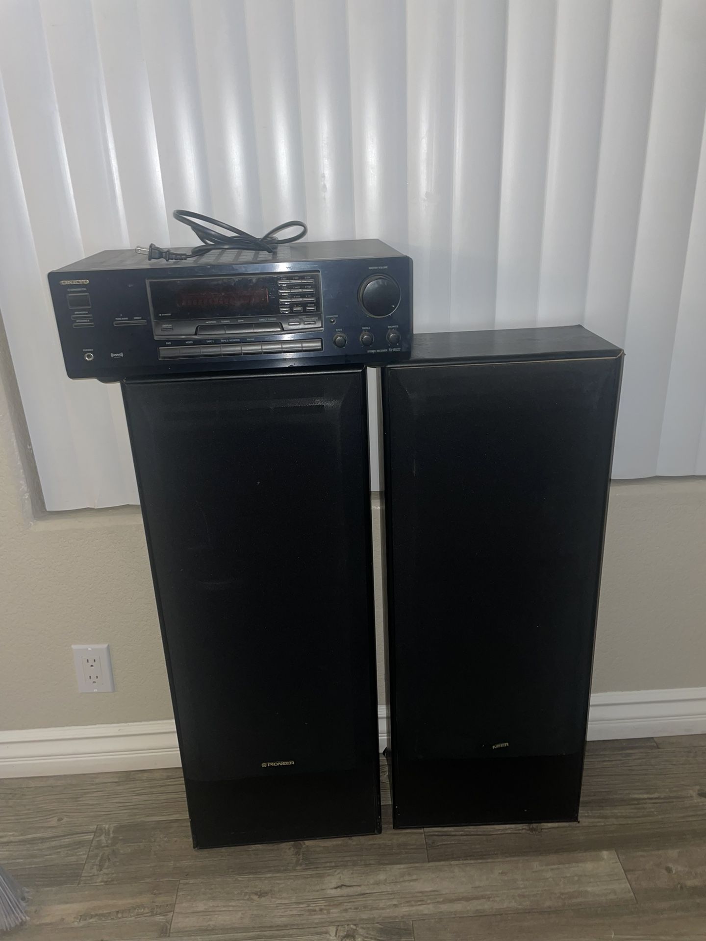 Speakers And Receiver 