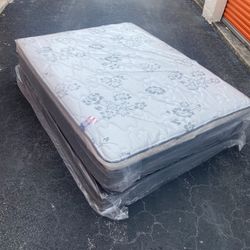 NEW QUEEN PILLOW MATTRESS AND BOX SPRING 2pcs