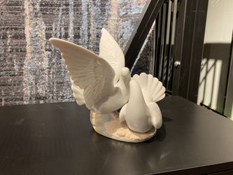LLADRO Porcelain Love Nest Doves Figurine
