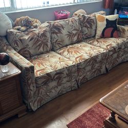 Lazy Boy Couch With Cushion Springs. Steam Cleaned Last Year. Good Condition
