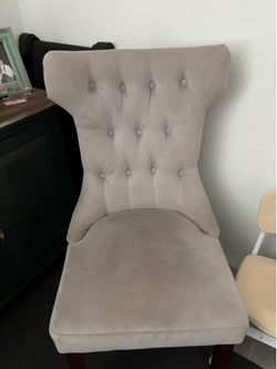 Gray Tufted Velvet Accent Chair (4)