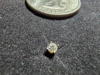 Gold diamond studs💎