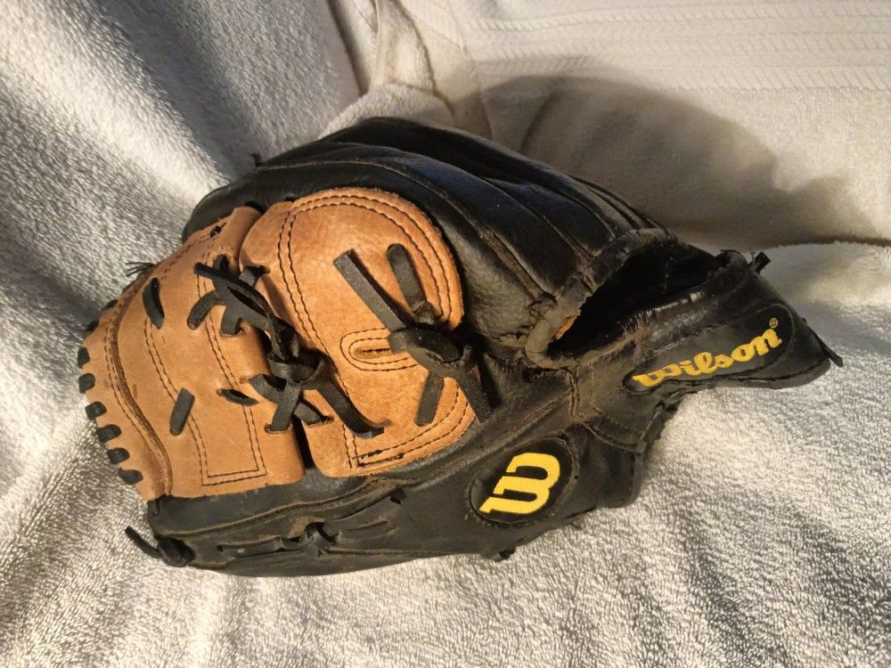 Wilson Pro Select Model A2476 12 1/2" Black/Beige Glove