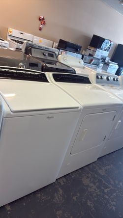 Nice like new Whirlpool washer and gas dryer set