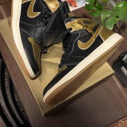 Jordan 1 Highs Gold Color Way 