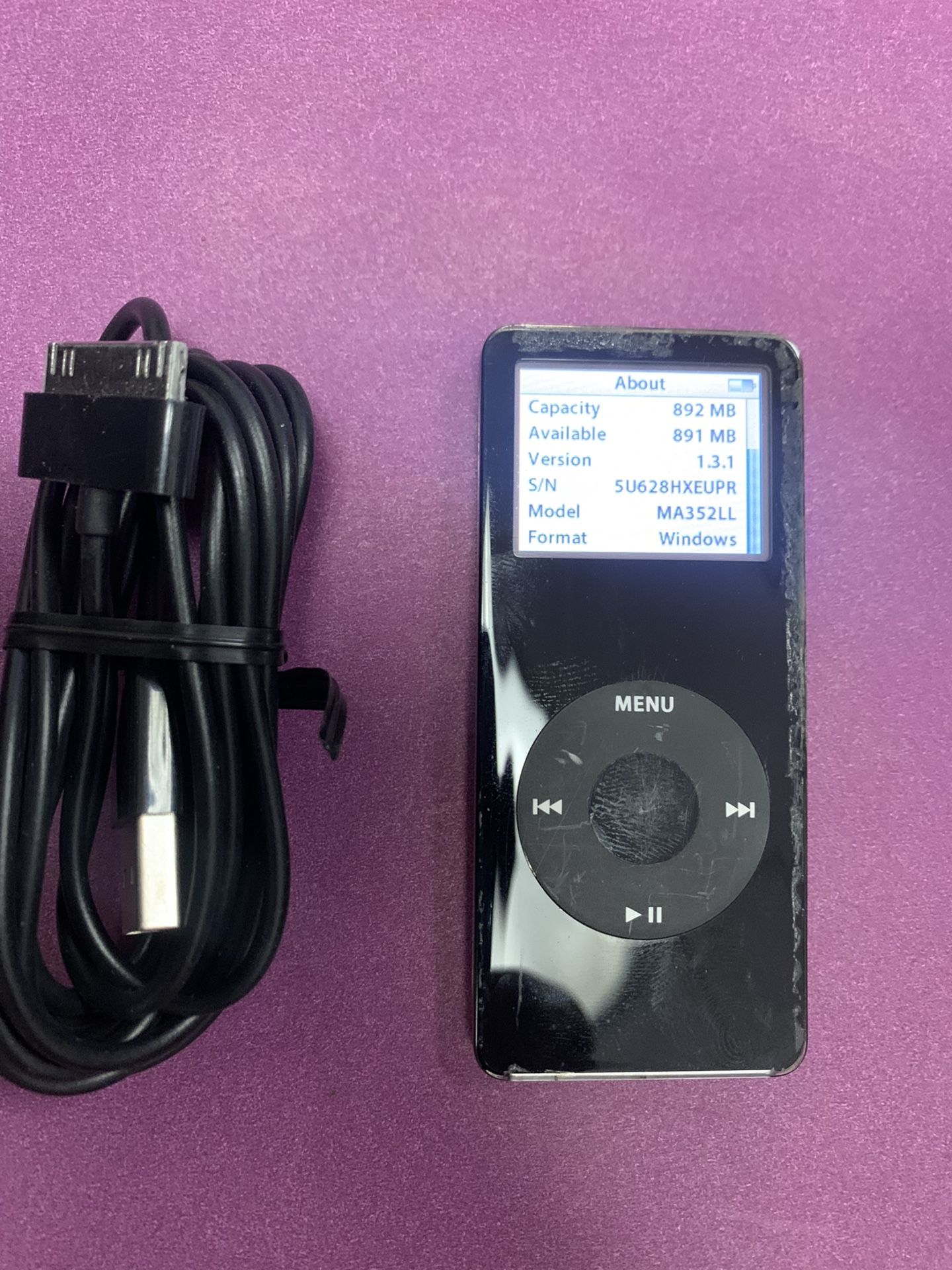 Apple iPod A1137 1GB Mp3 music Player