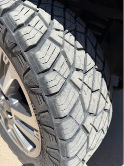 275/55/R20  PREDATOR tire