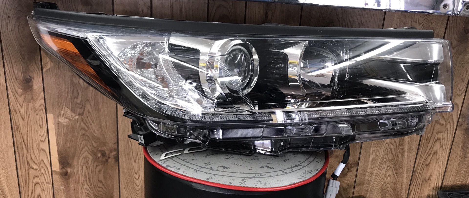 2017 - 2018 Toyota Highlander RH Headlight LED SE