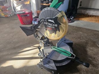 Hitachi C10FCH2 10-inch compound miter saw