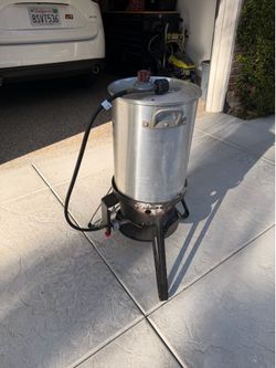 large outdoor propane turkey fryer or seafood-boiling setup