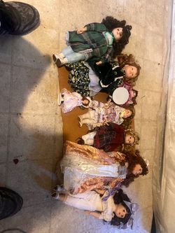 Muñecas son 8 las vendo en todas en 20 dls