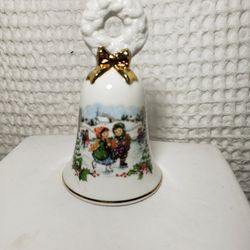 Vintage collectable 1986 Avon bell . 