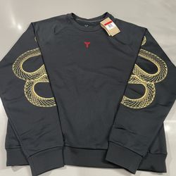 Nike Kobe Bryant Year Of The Mamba Black Red Crewneck Sweatshirt Sz L HQ4697-010  Brand new 100% authentic!!! Check out photos for further details and