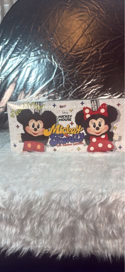 Mickey sealed case 8 key chains