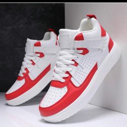 Men’s athletic shoes