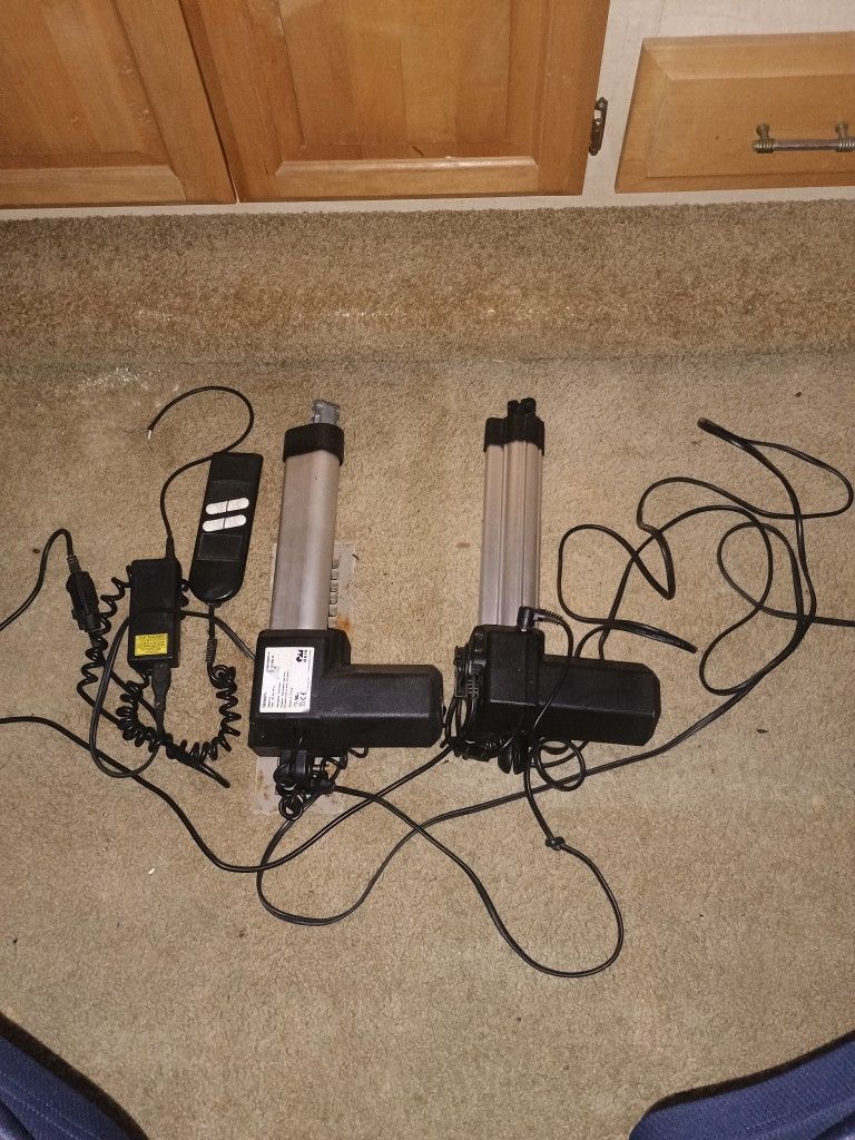 Two Linear Actuators With Remote