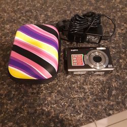 VINTAGE CAMERA It WORKS PERFECT In EXCELLENT CONDITION , Make A Offer