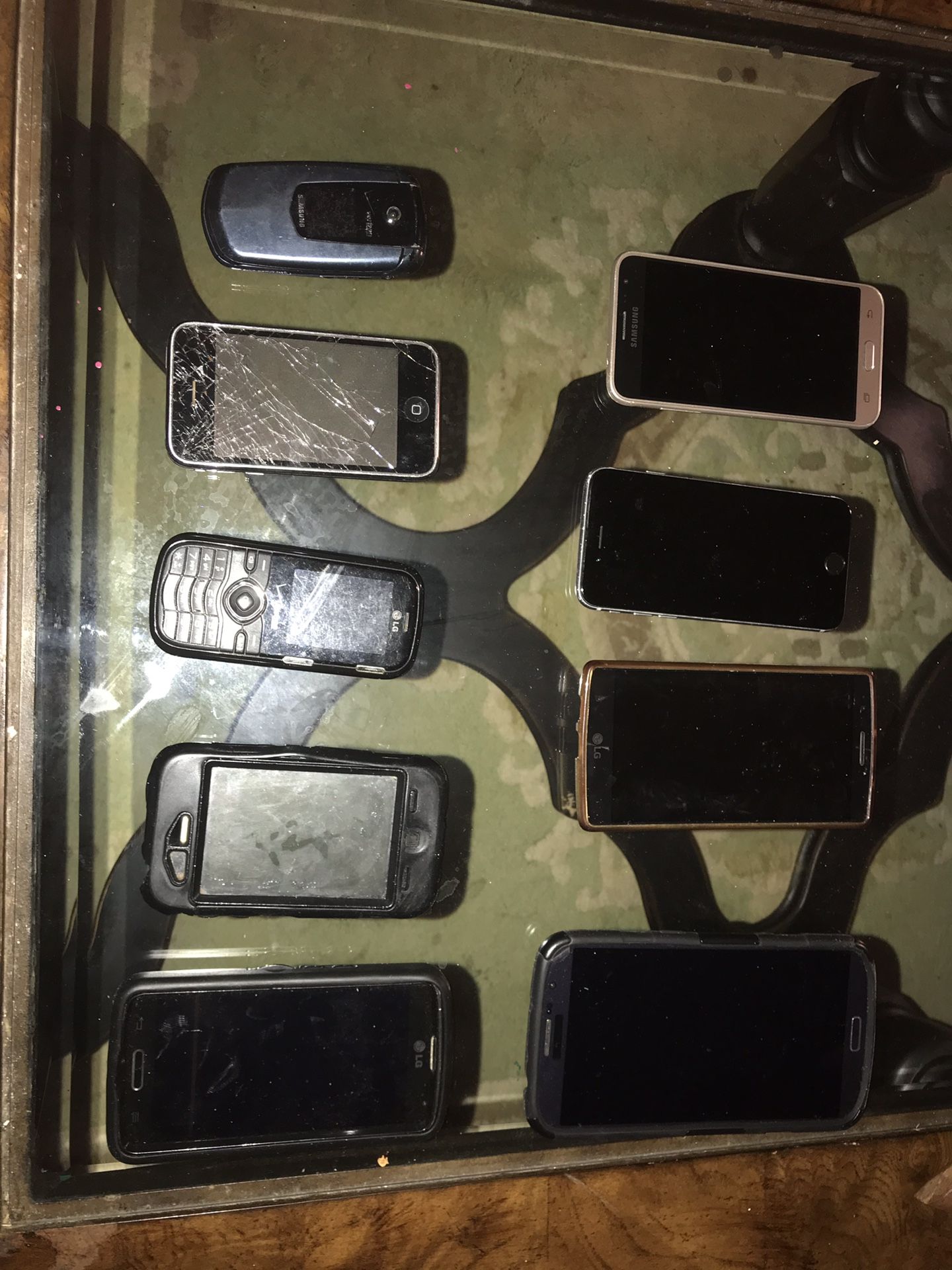 Assorted cell phones, iPhone 6, Samsung, LG , Motorola for Verizon, AT&T Body Mobile T Mobile. Sprint