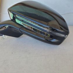2015 - 2020 LINCOLN MKX LEFT MIRROR
DRIVER SIDE POWER BLIND SIGNAL
GENUINE USED OEM. B2
