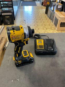 DeWalt DCF860 XR Brushless Impact Driver with Battery and Charger