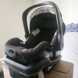 For sale baby chair for the car 