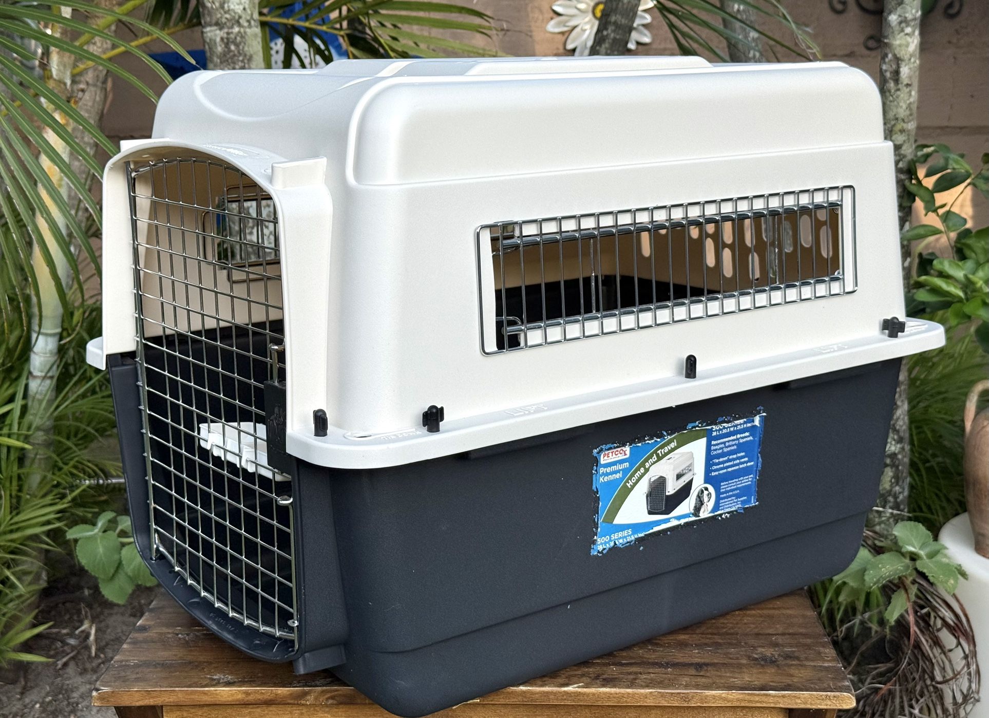 Petmate Vari-Kennel Ultra 500 Series Pet Carrier Crate Beige Black Ventilated Durable