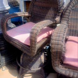 Swivel Wicker Chairs 