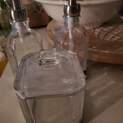 Tahari Three Piece Bathroom Accessory Set 