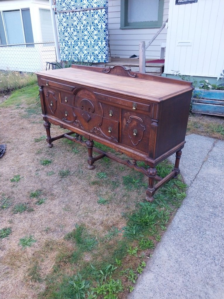 Antique BuFFET