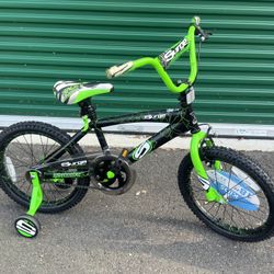 Dynacraft Surge 18" Boys BMX Bike With Training Wheels 