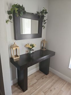 Entry way set, mirror and table
