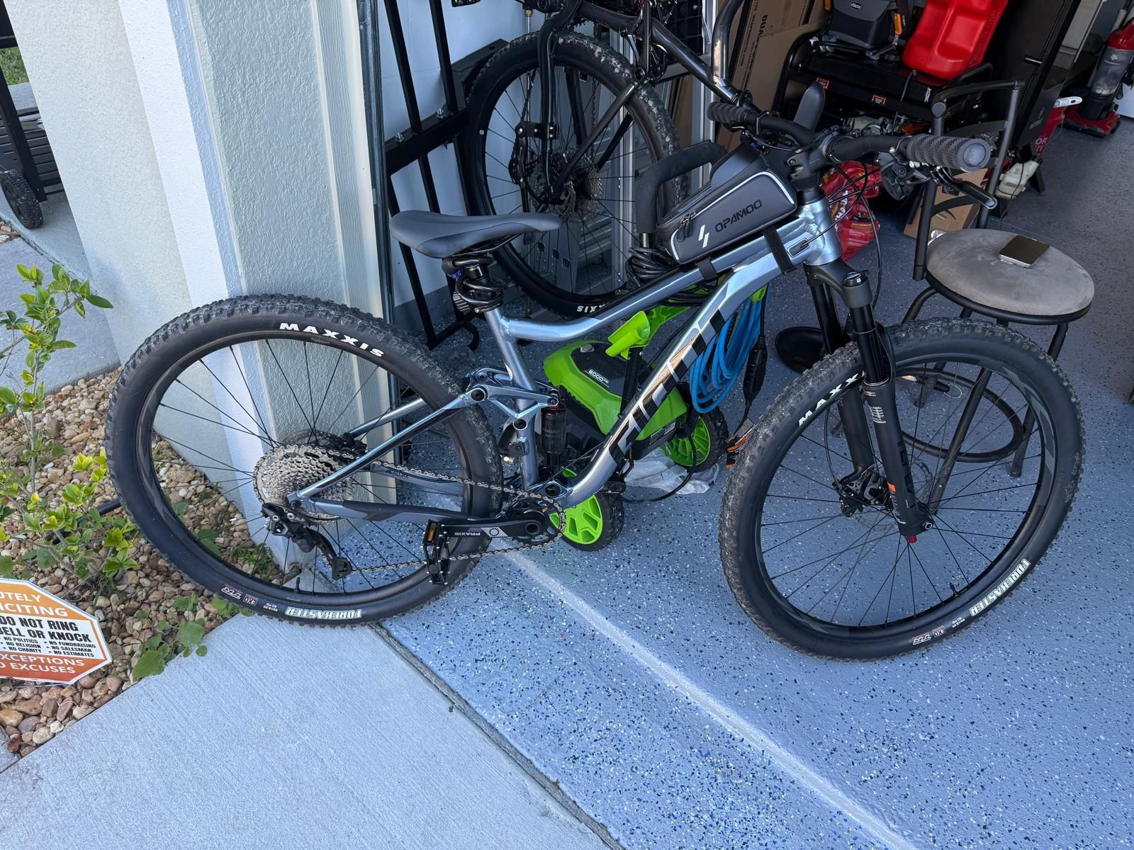 Giant Stance 2 Frame Size M Like New 2023