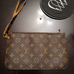 Louis VUITON POUCH 