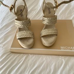 Michael Kors Heels Womens 81/2 M Juniper Ankle Strappy Espadrille Gold Leather Wedge