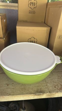 Tazon de 7.5 litros nuevo de Tupperwere