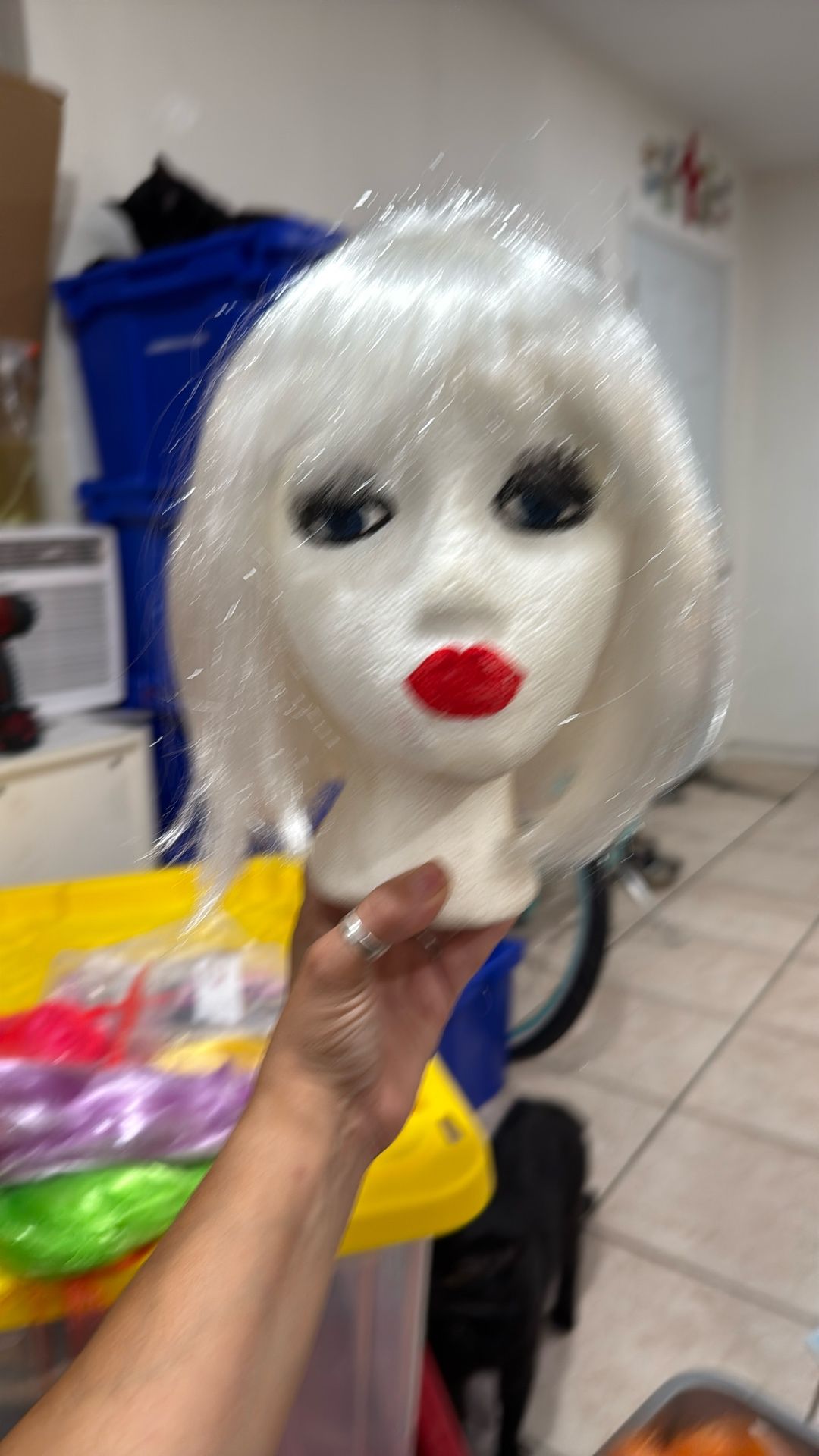 WHITE SHORT WIG