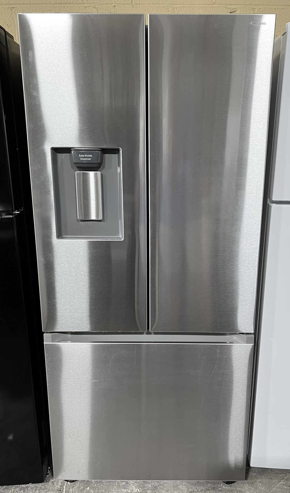 NEW 30” Samsung Smart Refrigerator w/WATER+ICE