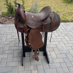 Horse Saddle (with stand)
