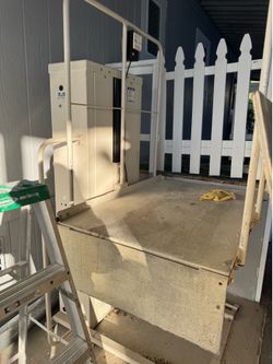 Mac’s Vertical Platform Lift for Sale