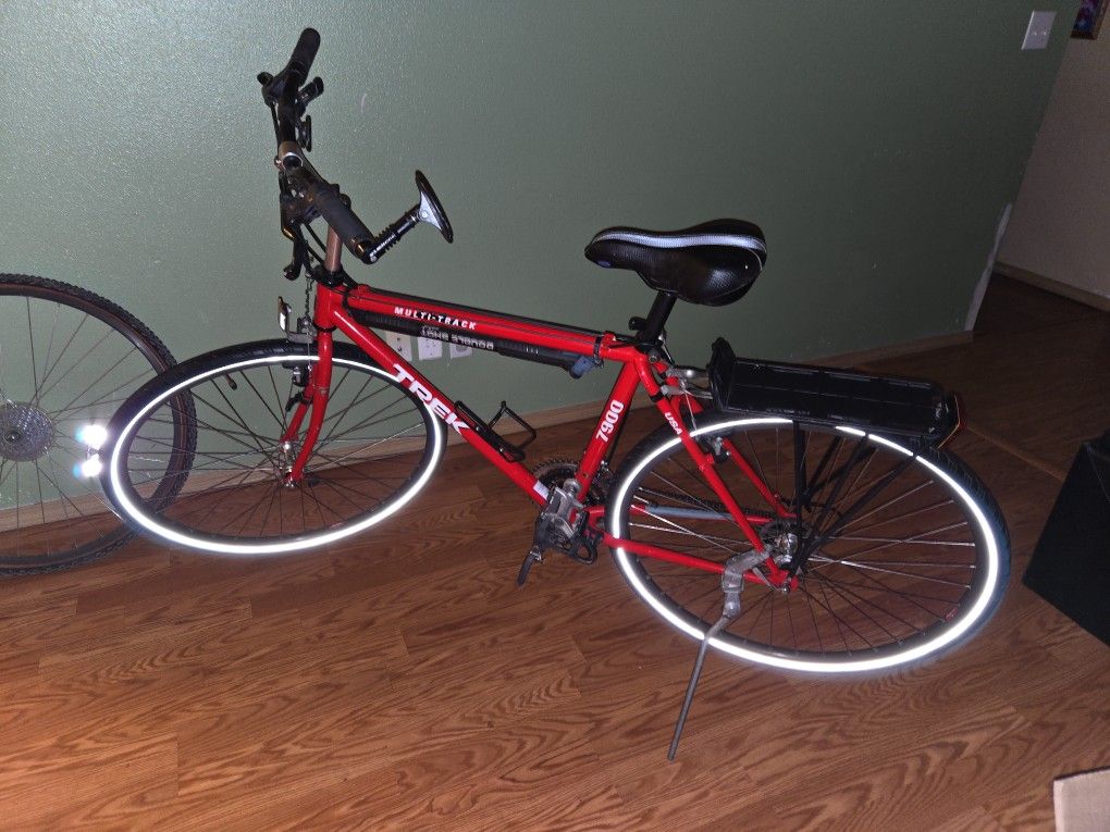 Red Trek 8900 Multi-track 21 Speed With Shimano Deore Dx