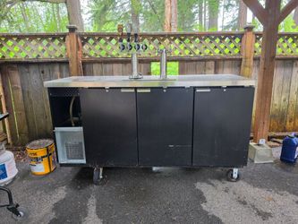 Direct draw beer dispenser cooler
