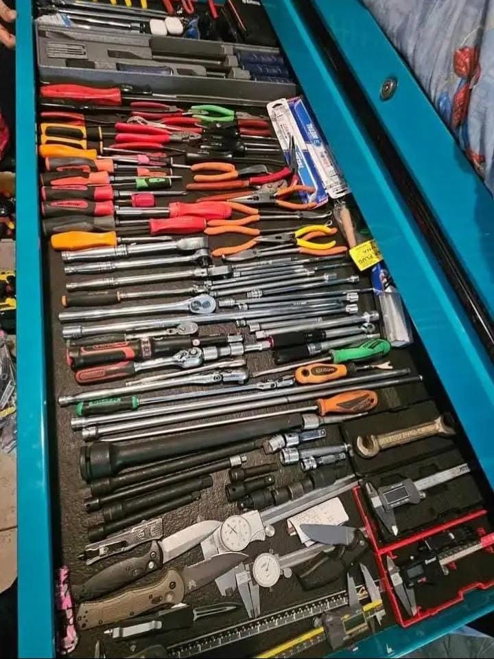 Heavy-Duty Mechsnic Toolbox – Like New, Fully Loaded