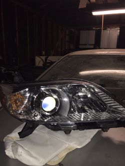 2011-2014 Toyota Sienna OEM headlight