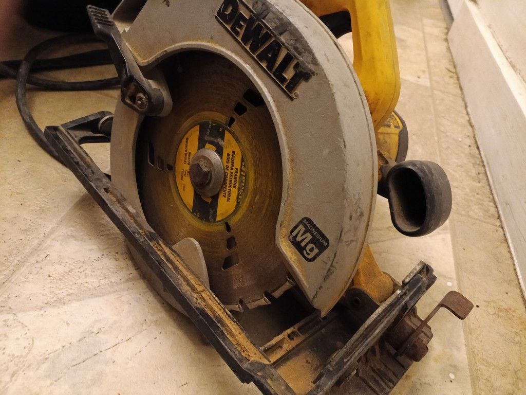 DeWalt Circular Saw 120v